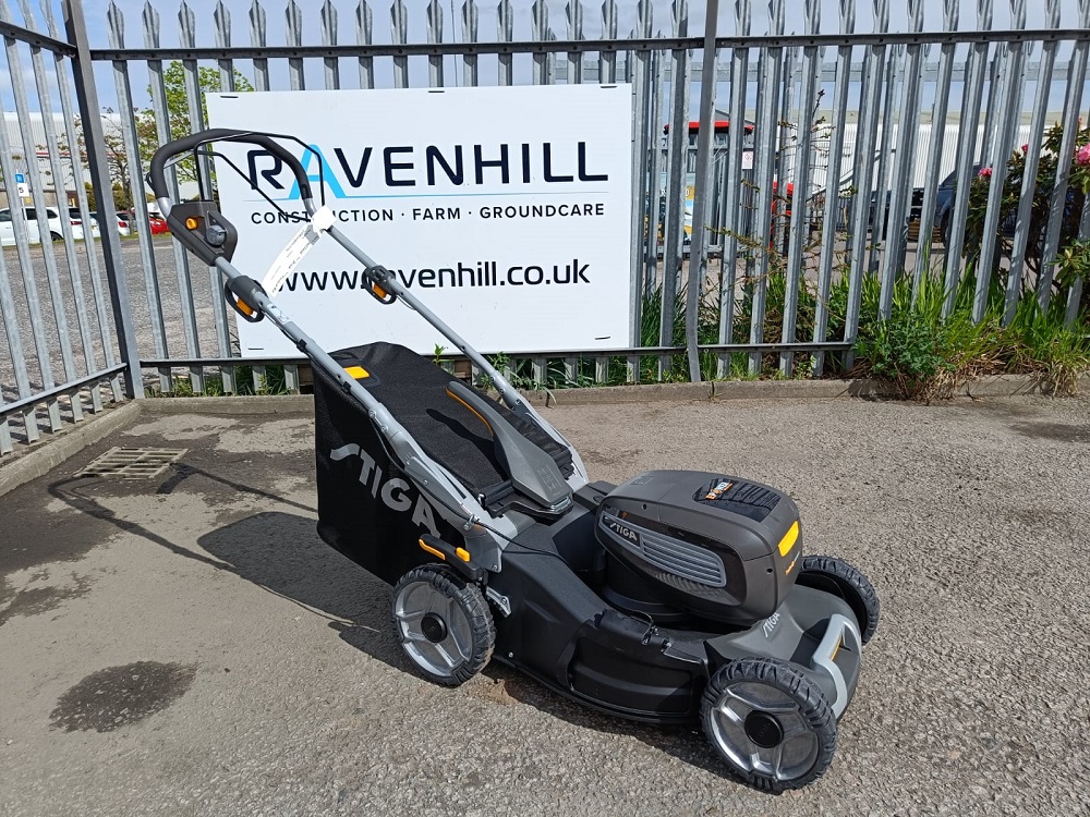 950 SQ AE STIGA TWINCLIP MOWER
