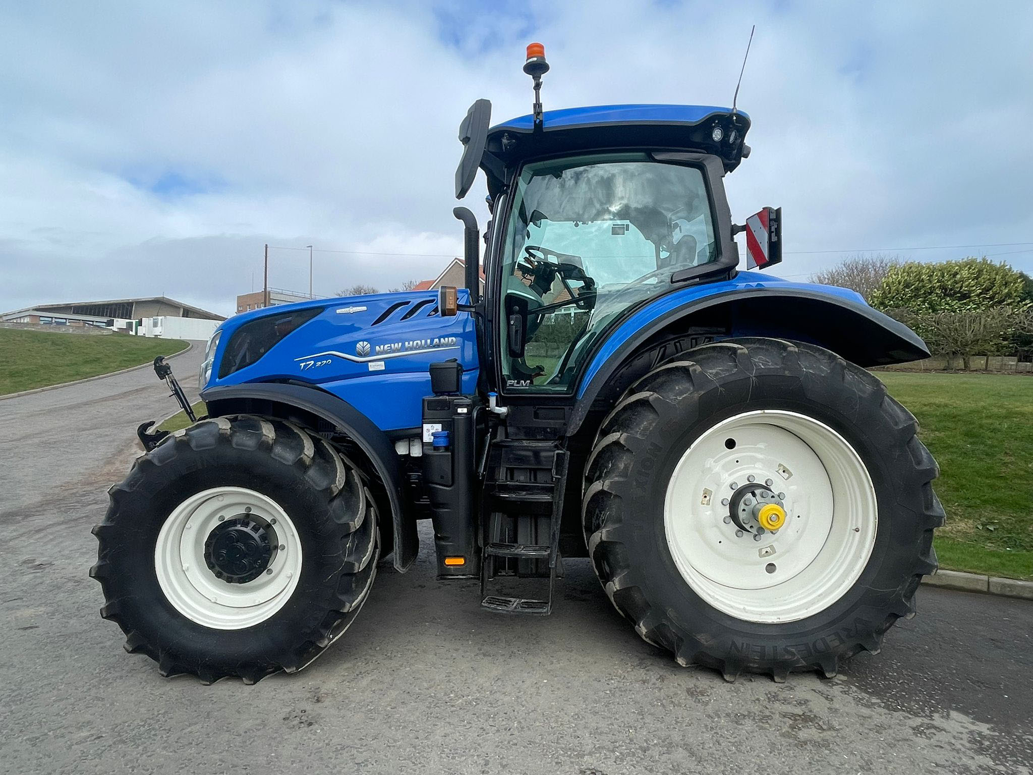 T7.270 AC NEW HOLLAND TRACTOR