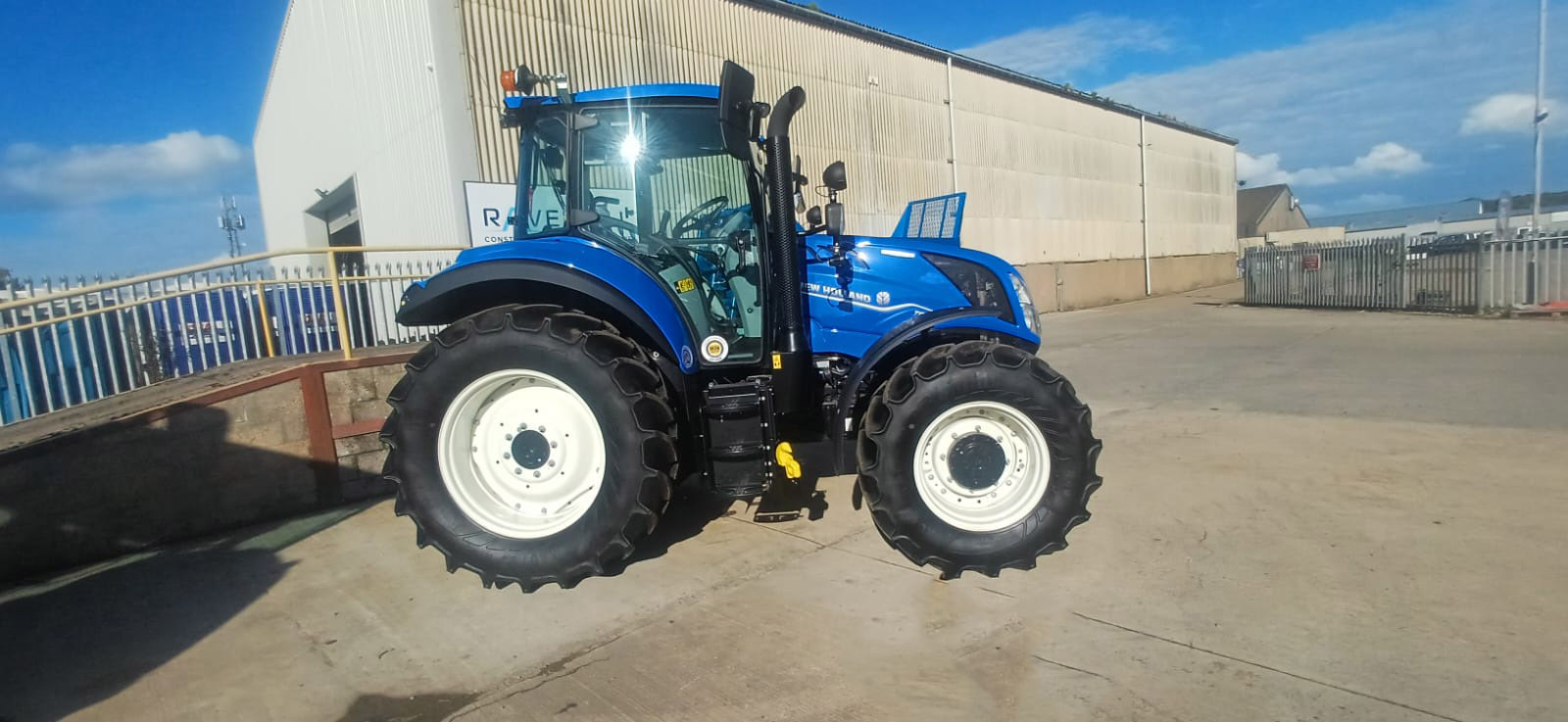 T5.120 EC NEW HOLLAND TRACTOR