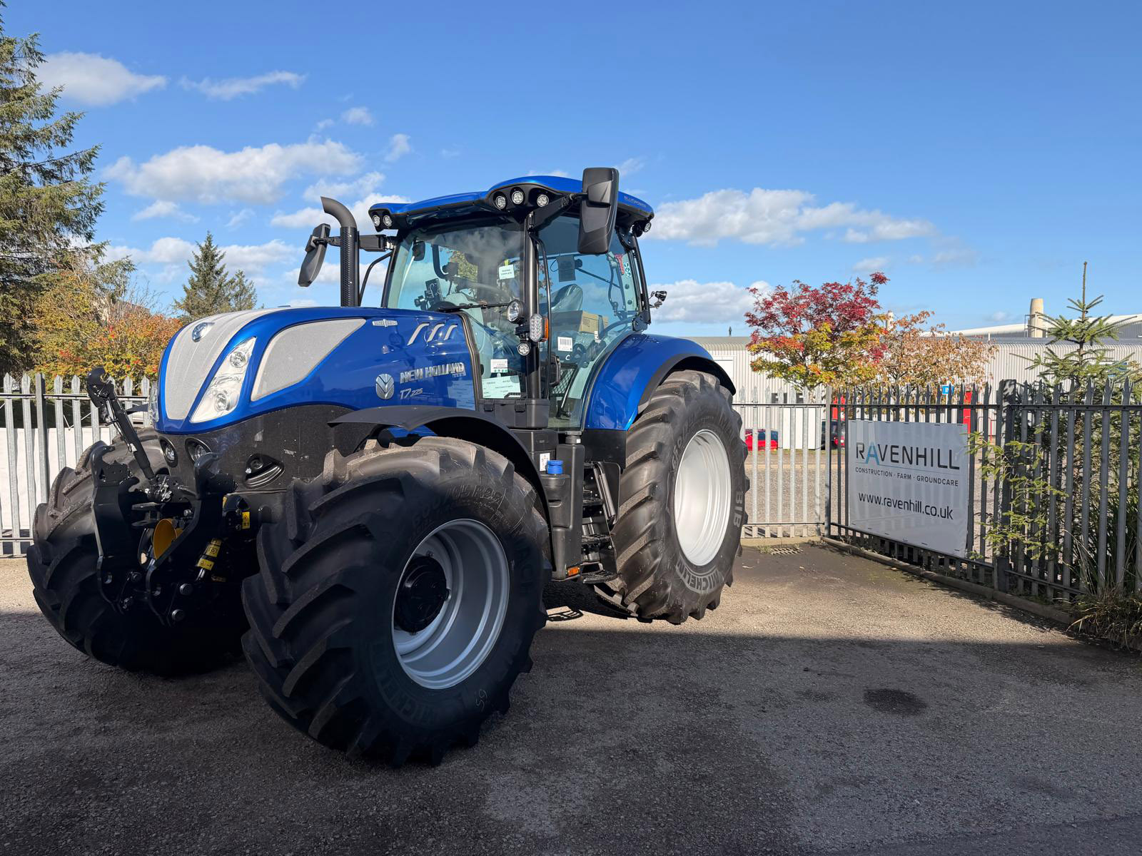 T7.225 AC NEW HOLLAND TRACTOR